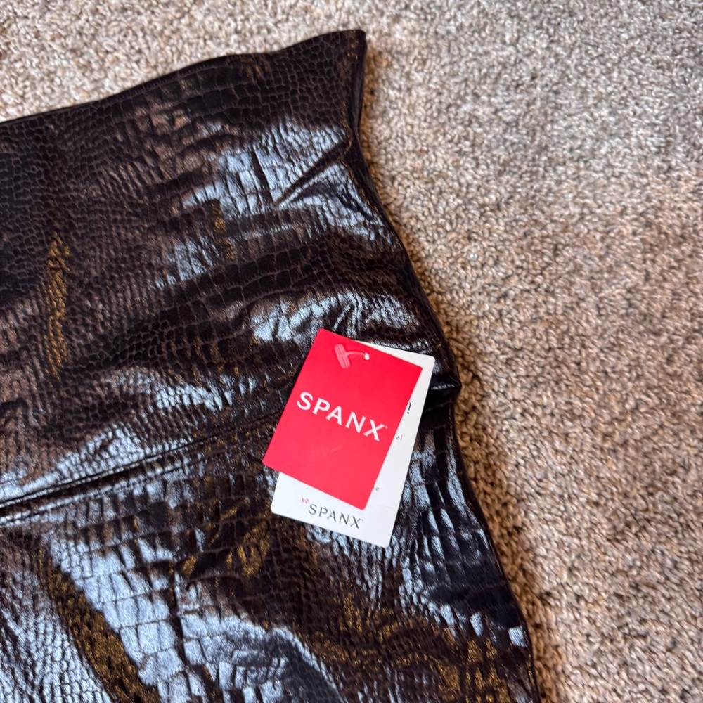 🤩 NWT SPANX Faux Leather Croc Leggings - Picture 3 of 5